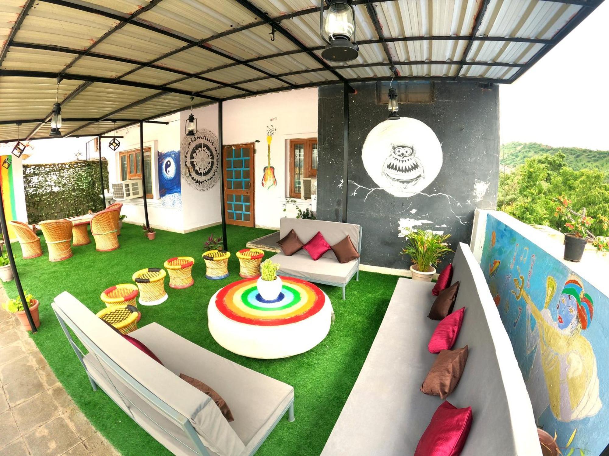 Nomadic Hostel *